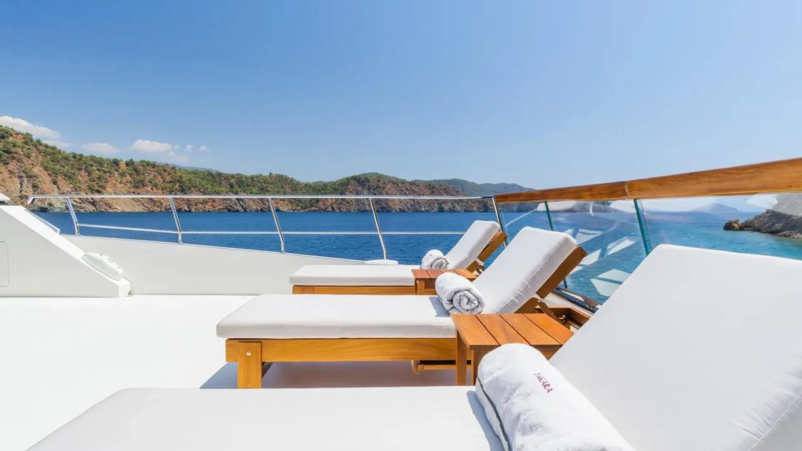 Takara_One-LCRiviera_Conciergerie_de_Luxe-Yacht-Location (11)