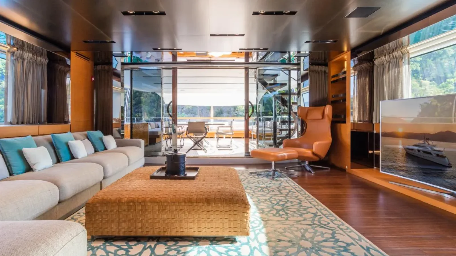 Takara_One-LCRiviera_Conciergerie_de_Luxe-Yacht-Location (12)