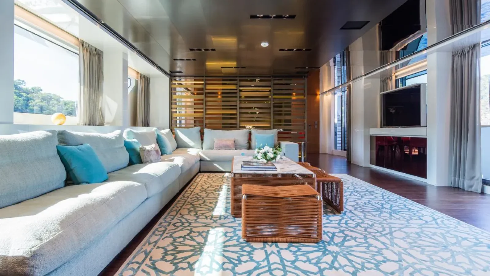Takara_One-LCRiviera_Conciergerie_de_Luxe-Yacht-Location (13)