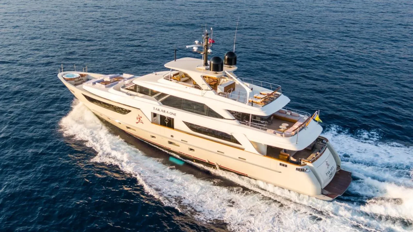 Takara_One-LCRiviera_Conciergerie_de_Luxe-Yacht-Location (3)