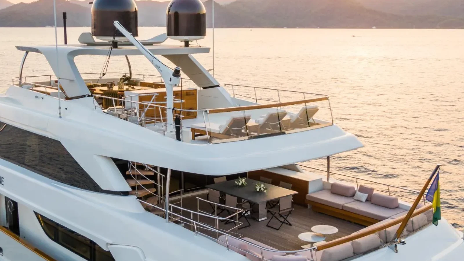 Takara_One-LCRiviera_Conciergerie_de_Luxe-Yacht-Location (4)