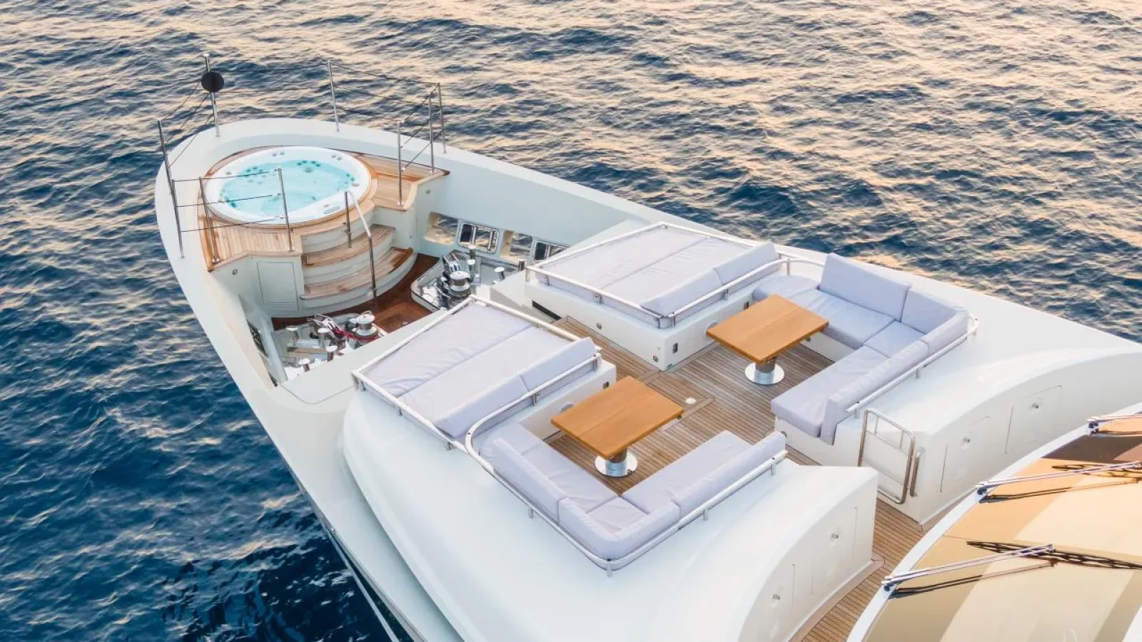 Takara_One-LCRiviera_Conciergerie_de_Luxe-Yacht-Location (5)