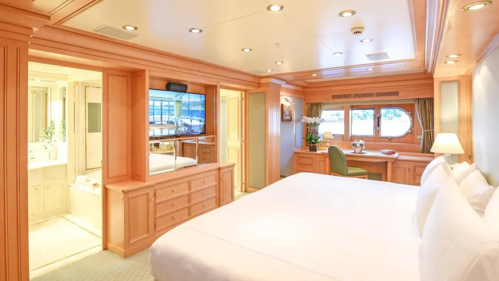 Te_Manu-LCRiviera_Conciergerie_de_Luxe-Yacht-Location (13)