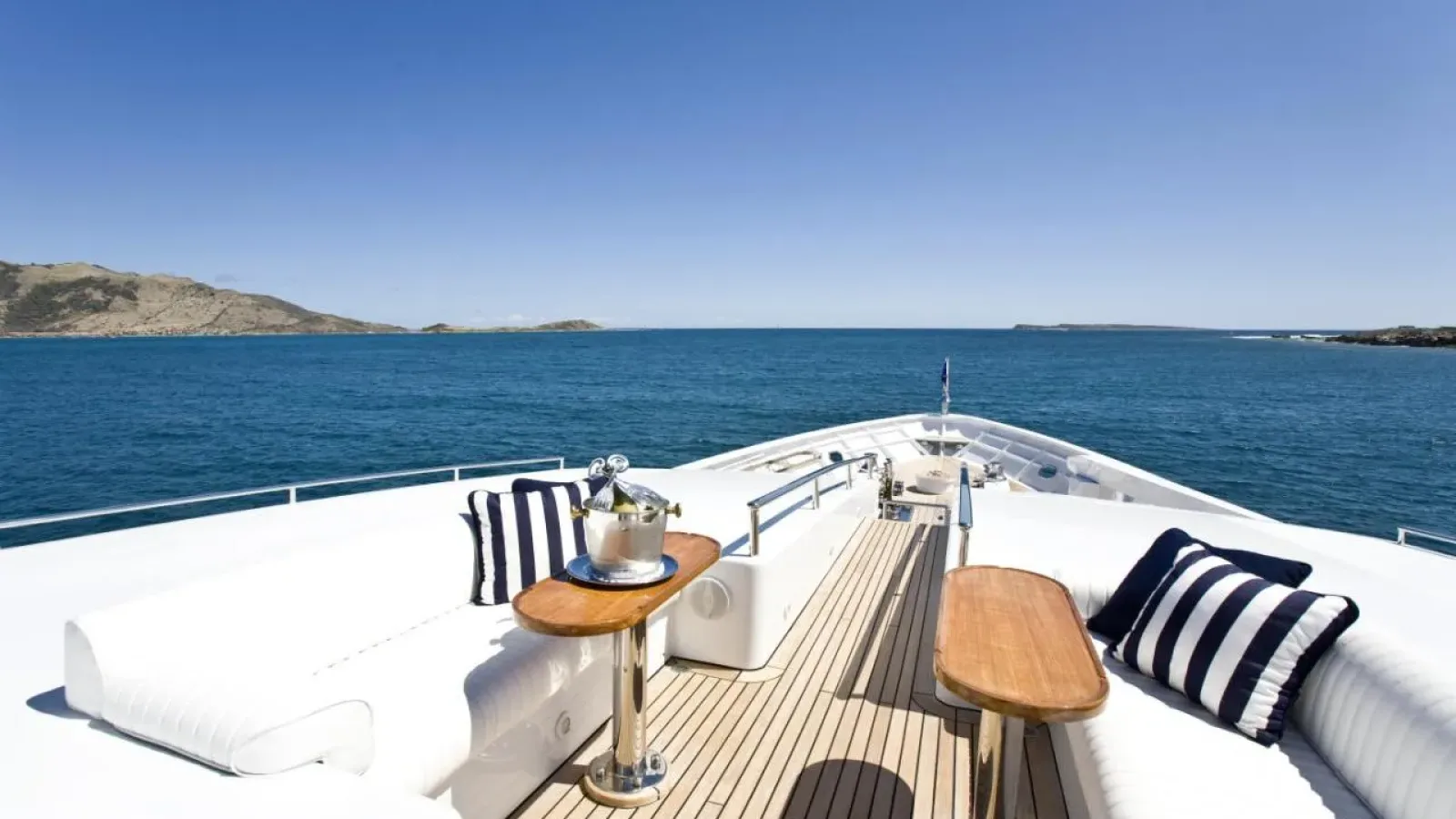 Te_Manu-LCRiviera_Conciergerie_de_Luxe-Yacht-Location (4)