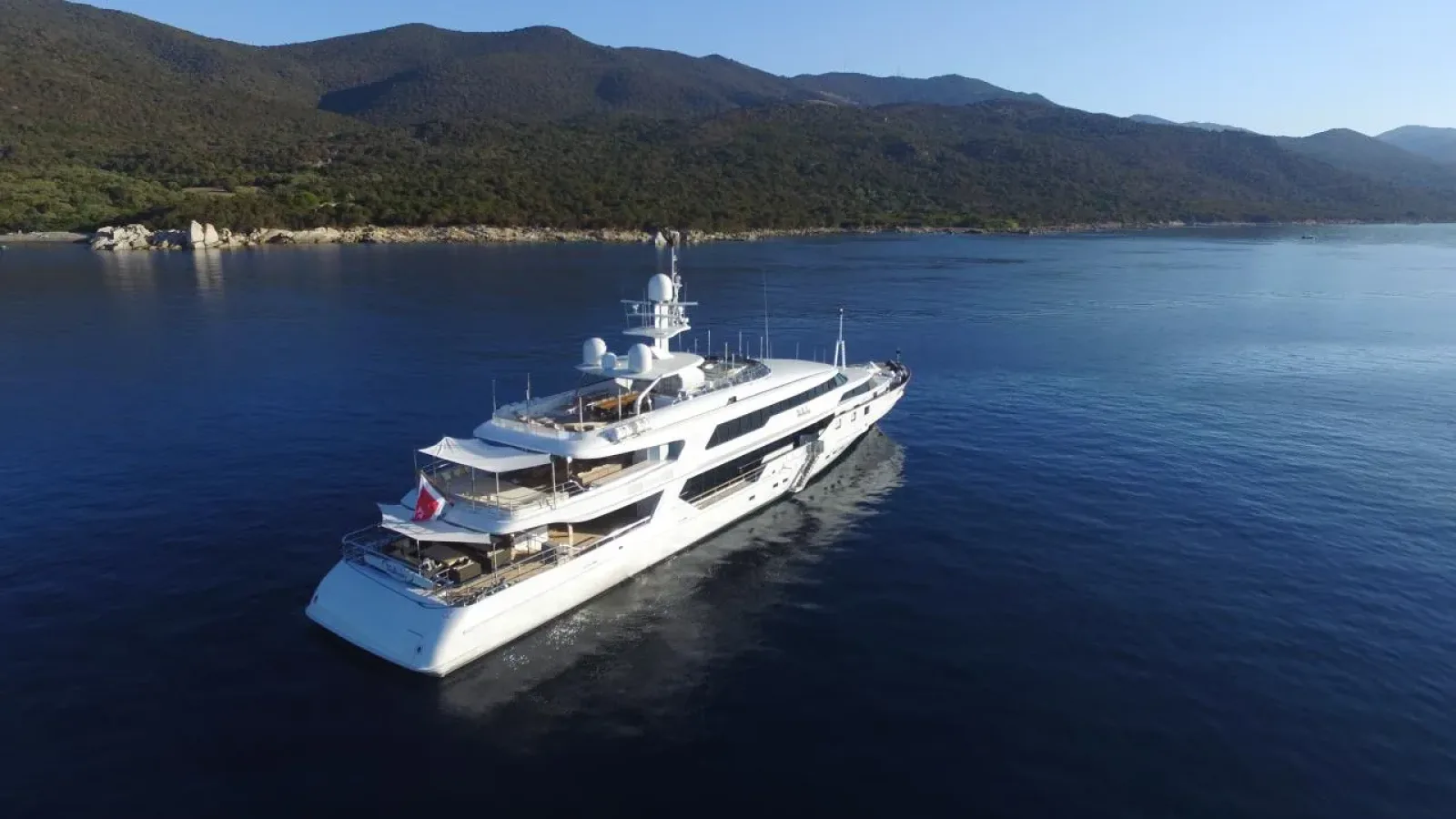 The_Wellesley-LCRiviera_Conciergerie_de_Luxe-Yacht-Location (2)