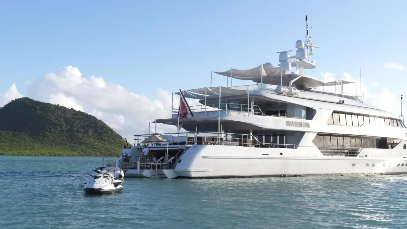 The_Wellesley-LCRiviera_Conciergerie_de_Luxe-Yacht-Location (4)