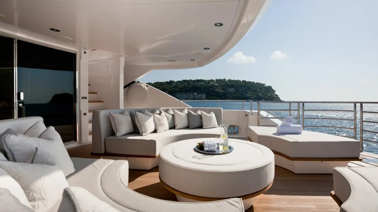 Thumper-LCRiviera_Conciergerie_de_Luxe-Yacht-Location (12)