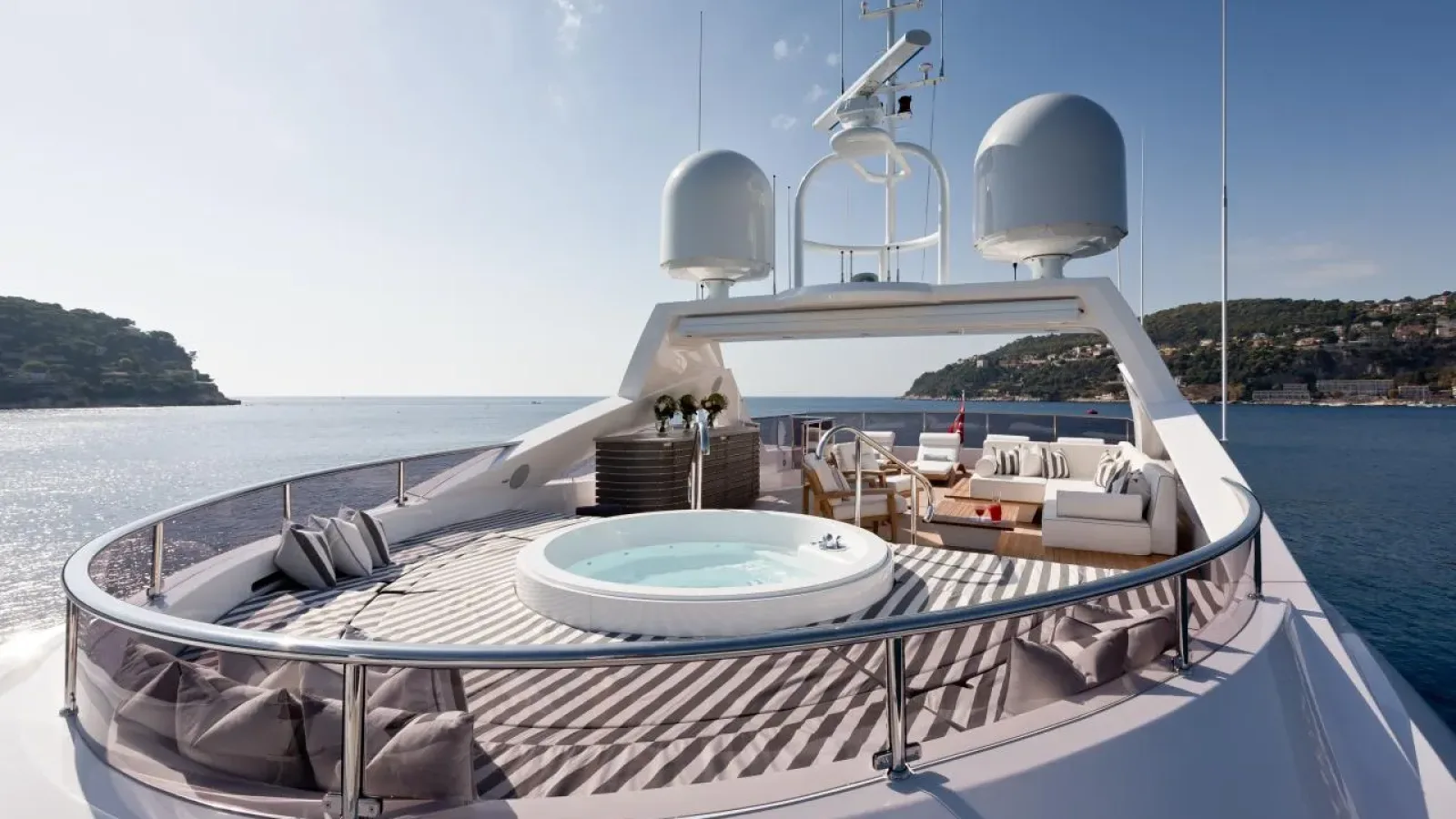Thumper-LCRiviera_Conciergerie_de_Luxe-Yacht-Location (7)